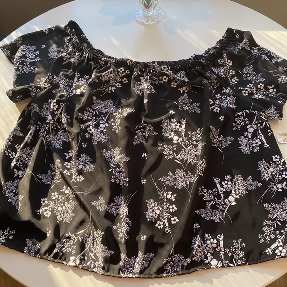 Pennington’s NWTs black / white top 100% polyester elastic neckline lightweight - Picture 2 of 6